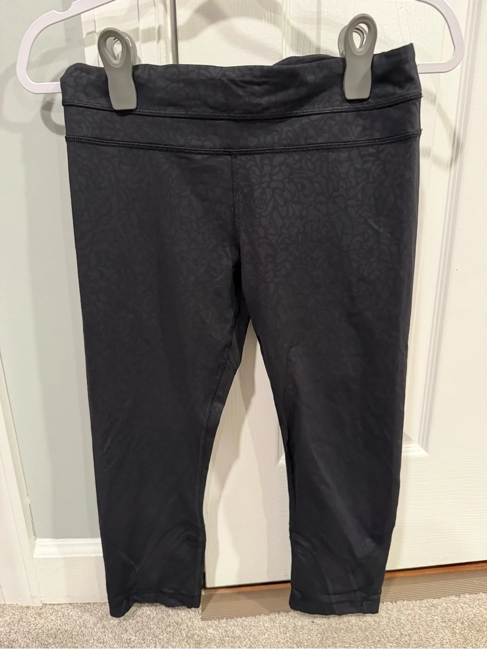 Pre-owned Lululemon Run: Inspire Crop II Print Camo/Embossed Black, Sz 8